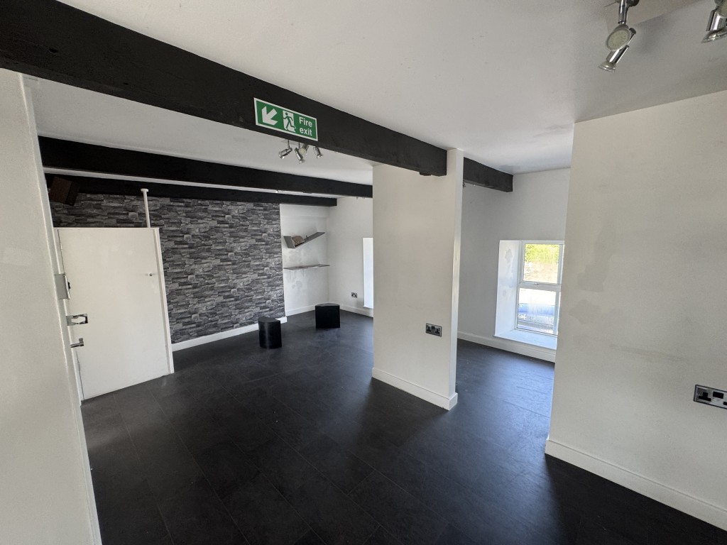 Lot: 65 - TWO STOREY COMMERCIAL UNIT WITH POTENTIAL, DETACHED BLOCK OF FOUR GARAGES AND CAR PARK - First floor area